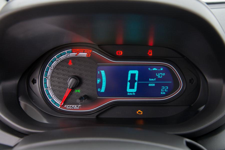  Chevrolet Onix Effect 2014 года  (фото 9 из 16)